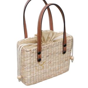 กระเป๋าผักตบชวาสานมือ: กระเป๋าโท้ทฟางหูหิ้วหนัง - Product Image 2