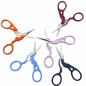 กรรไกรปักลาย Stork Design สีสันสดใส ทำจากสแตนเลส ปลายแหลมคม สำหรับงานเย็บปักถักร้อยและงานฝีมือ DIY สำหรับช่างตัดเย็บ - Product Image 2