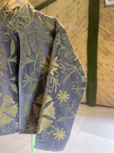 Chaqueta de terciopelo bordada de alta calidad para unisex |   Abrigo Floral de Lujo Hecho a Mano |   Moda de Invierno Premium - Product Image 3