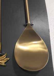 Ensemble de 2 saladiers en acier inoxydable avec finition laiton antique et poignée en laiton en forme de perroquet. - Product Image 2