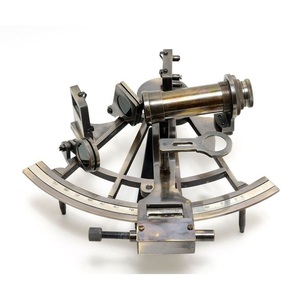 Sextant Nautique Décoratif pour Salles de Collectionniers Nautiques, Décoration d'Intérieur Inspirée de l'Océan et Style Maritime - Product Image 6