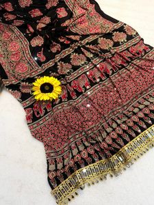 Sari en tissu Ajrakh imprimé de qualité supérieure avec travail de miroir artisanal, sari ethnique traditionnel de créateur pour femmes - Product Image 1
