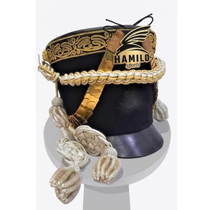 Sombrero shako clásico de lana que ofrece una estructura cómoda y un diseño histórico atractivo para músicos. Sombreros shako en venta. - Product Image 1