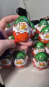 Huevos de Chocolate Kinder Joy Minecraft 2026, Juguetes Sorpresa, Dulces Coleccionables, Mini Figuras para Niños, Fiestas de Cumpleaños, Golosinas Divertidas - Product Image 2