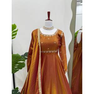 Vestido de fiesta XL con hilo y secuencia de trabajo para un aspecto elegante - Product Image 3