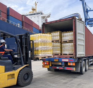 Huile de cuisson de haute qualité, huile de tournesol raffinée, couleur claire et arôme neutre, préparée pour les acheteurs en gros et l'approvisionnement à l'importation - Product Image 2