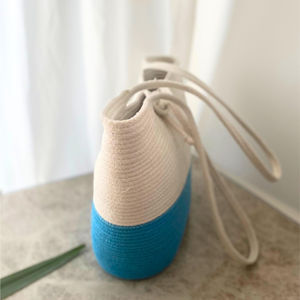 Sac fourre-tout en crochet fait main bleu et blanc en coton, sac à bandoulière grande capacité, doux, entièrement doublé, pour l'été, la plage ou le marché, avec corde blanche - Product Image 5