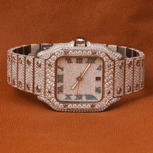 นาฬิกา Aurevail VVS Moissanite ตัวเรือนทองคำประดับเพชรเต็มหน้าปัดทรงกลม หน้าปัดสีดำคลาสสิก ตัวเลขโรมัน ขอบหน้าปัดแบบฟลูเต็ด นาฬิกาหรูสั่งทำพิเศษ - Product Image 1