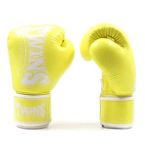Nouveau design, logo personnalisé, qualité supérieure, gants de boxe en cuir de vache véritable, sangle de poignet réglable, respirant, évacuation de l'humidité - Product Image 1