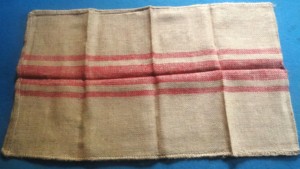 กระสอบป่านใหม่ 100% สีแดงลายทาง ขนาด 120x70 ซม. สำหรับบรรจุข้าว ข้าวโพด โกโก้ เม็ดมะม่วงหิมพานต์ เป็นมิตรกับสิ่งแวดล้อม ย่อยสลายได้เอง รับทำโลโก้ตามสั่ง - Product Image 2