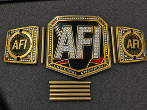 หัวเข็มขัดโลหะผสมสังกะสีเคลือบทองประดับด้วยคริสตัลแบบปรับแต่งได้ของ AFI พิมพ์ลายตัวอักษรแบบลำลองด้วยเทคนิคการถ่ายเทความร้อน ทนทาน - Product Image 2