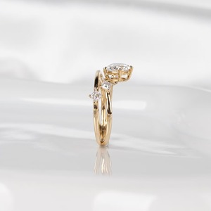 Anillo de Diamantes Único con Corte Princesa Redondo, Cultivado en Laboratorio, Oro Amarillo de 14K, Banda de Boda Curva, Regalo de Compromiso o Aniversario - Product Image 5