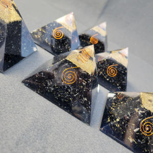 Vente chaude 80mm Grande Pyramide D'orgone En Résine De Qualité Supérieure En Vrac En Gros Tourmaline Noire Sculpté Pierre Semi-Précieuse Artisanat - Product Image 6