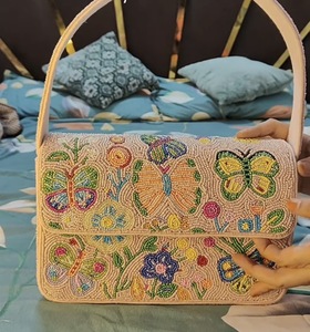 Bolso de Hombro Tipo Clutch con Cuentas Estilo Bohemio para Mujer, Bolso de Mano para Fiestas, Compras y Eventos, Hecho a Mano con Cierre de Cremallera - Product Image 1