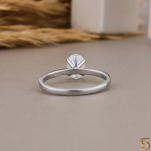 Anillo de Compromiso Ovalado de Moissanita, Anillo de Promesa Solitario de Plata de Ley 925 - Product Image 4