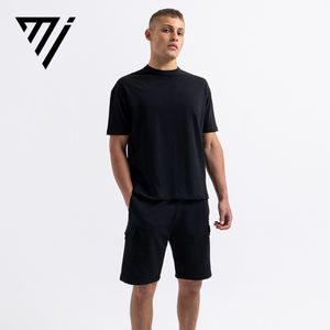 T-shirt décontracté blanc pour homme, tissu de haute qualité, coupe parfaite - Idéal pour tous les jours, le sport et la détente - Product Image 1