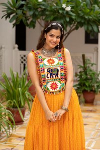 Vestido de Fiesta para Mujer, Color Naranja, Piel Sintética, Corte Regular, Estilo Moderno, Bordado, Secado Rápido, Largo Regular, Todas las Temporadas, India, Pakistán - Product Image 6