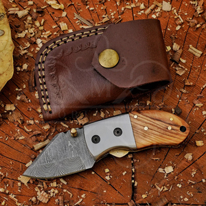 Mini couteau pliant en acier Damas avec manche en bois d'olivier, couteau EDC fait main sur mesure, lame tranchante, couteau de camping en plein air - Product Image 4