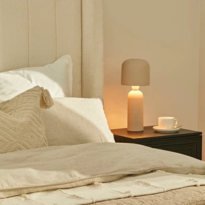 Lampe de table en métal style pilier ivoire avec abat-jour en dôme arrondi, construction en fer de qualité supérieure, éclairage d'ambiance doux pour les intérieurs élégants - Product Image 4