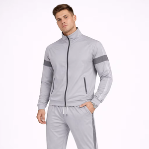 Ensemble de survêtement sport gris argenté premium pour homme avec empiècements latéraux contrastés, conçu pour une performance et un confort modernes - Product Image 1