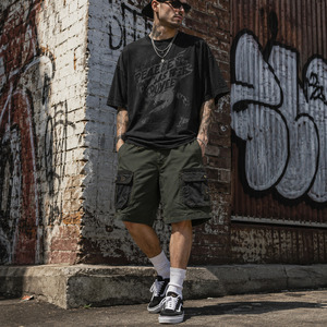 Shorts cargo Y2K personnalisés pour hommes, surdimensionnés, vert forêt foncé, en ripstop, style streetwear tactique avec panneaux de poches noirs - Product Image 6