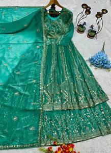 Vestido de Fiesta de Lujo Bordado con Lehenga y Dupatta – Colección de Boda en Seda Pesada - Product Image 4