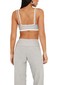 Soutien-gorge de sport gris avec bordure blanche, haut de sport à maintien élevé, design sans coutures - Product Image 3