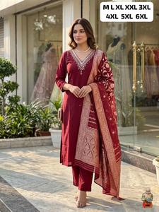 Conjunto de Kurti y Pantalón de Seda Romana Premium con Bordado a Mano, Estampado Digital y Dupatta de Chanderi con Latkan - Product Image 5