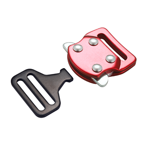 Hebilla de Cinturón de Seguridad Pequeña y Ligera de Aluminio con Liberación Lateral para Arnés de Mascotas - Product Image 1