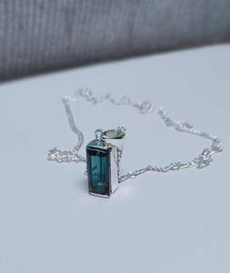 Pendentif saphir bleu sarcelle, taille goutte d'eau, saphir de laboratoire, argent sterling 925, fait main, cadeau pour enfant, pour elle - Product Image 2