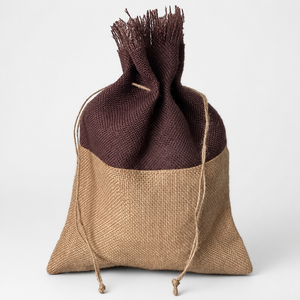 Pochette en jute à cordon de serrage bicolore effilochée avec logo personnalisé 25x34 cm, sac d'emballage cadeau en toile de jute, vente en gros, fabricant OEM, exportateur - Product Image 4