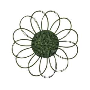 Assiette de présentation en rotin faite à la main, 13 pouces, tressée, creuse, en forme de fleur, verte, style bohème - Product Image 1