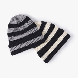 Gorros de Calavera para Exteriores Nisex, Diseño Personalizado con Logotipo Disponible, Gorro de Invierno de Alta Calidad Hecho a Medida con Jacquard - Product Image 1