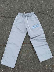 กางเกงคาร์โก้กระดุมสแนปสีดำ |   กางเกงพาราชูทแต่งแถบโลหะด้านข้าง |   กางเกงจ็อกเกอร์สตรีทแวร์ | ผู้ผลิตเสื้อผ้าแฟชั่นแบบ OEM ฉลากส่วนตัวตามสั่ง - Product Image 5