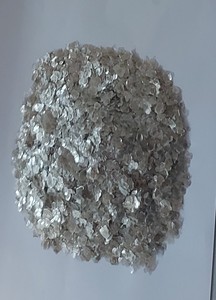 Flocons de mica muscovite naturel pour pigments, cosmétiques, peintures, industries du plastique et du caoutchouc. - Product Image 2