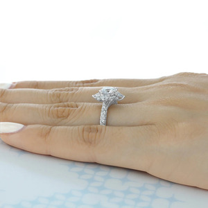 Anillo de Compromiso de Oro Blanco con Halo de Estrella Redonda y Diamante Cultivado en Laboratorio - Product Image 3