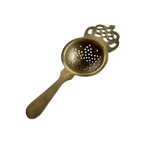 Infuseur à thé en laiton antique à poignée florale, filtre à thé en vrac, style vintage, accessoire de cuisine haut de gamme, produit très demandé - Product Image 1