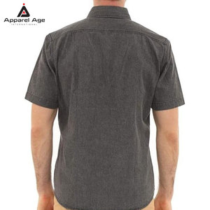 เสื้อเชิ้ตยีนส์ผู้ชายทรงสลิมฟิต สวมใส่สบาย ระบายอากาศได้ดี เป็นมิตรกับสิ่งแวดล้อม แขนสั้น ผ้าฝ้ายทนทาน เหมาะสำหรับฤดูร้อน รับผลิตแบบ OEM พร้อมบริการสกรีนโลโก้ตามสั่ง - Product Image 3