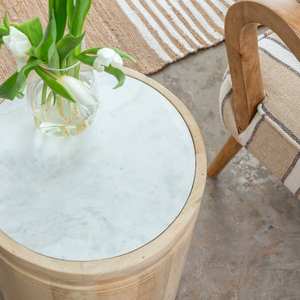 Mesa Auxiliar Vandana Lyra Radiant de Madera de Mango y Mármol Blanco - Product Image 4