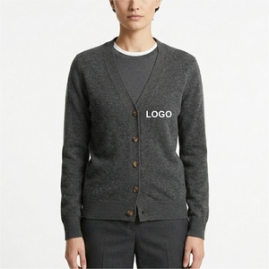 Cardigan en laine mérinos pour femme avec logo personnalisé, texture brossée, col en V, manches longues, pull de haute qualité, pull en tricot doux et raffiné - Product Image 5