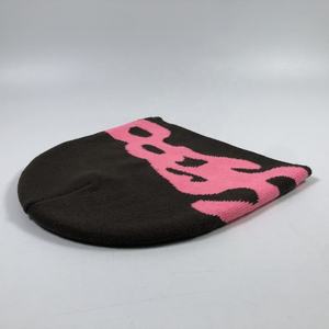 Gorros de Invierno Unisex Coloridos y Cálidos con Diseño Jacquard Rosa, Personalizables con Logotipo, sin Borde, en Negro, Venta al Por Mayor OEM - Product Image 4