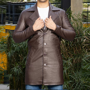 Manteau en cuir à finition douce avec design long, col classique, fermeture sécurisée sur le devant et poches pratiques. - Product Image 2