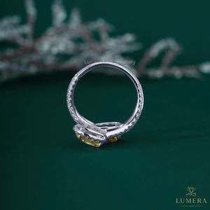 Bague ouverte double halo en or blanc 18 carats avec diamant jaune taille poire 2,9 carats et bande pavée, diamant jaune fantaisie cultivé en laboratoire pour femme - Product Image 6