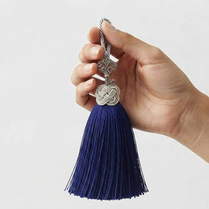 Glandes de chapeau de haute qualité avec finition douce pour la décoration d'uniformes, accessoires de mode et tenues cérémonielles - Product Image 1