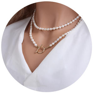สร้อยคอแบบสองชั้นดีไซน์หรูหราพร้อมตัวล็อคแบบ OT สำหรับผู้หญิง ให้ความรู้สึกพรีเมียม ประดับด้วยไข่มุกธรรมชาติ ดีไซน์เฉพาะตัว - Product Image 5