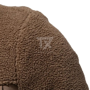 Veste d'hiver en polaire sherpa pour homme avec col montant et logo frontal, couleur unie, fermeture éclair, poches personnalisées d'usine - Product Image 5