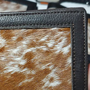 Cartera de cuero con pelo de vaca para hombre, cartera hecha a mano de cuero genuino, diseño elegante y premium. - Product Image 5