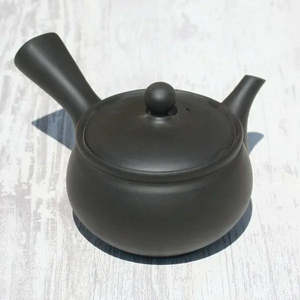 กาน้ำชาโทโคนามะ เวอะ คิวสึ ทำจากดินเผาสีดำ - Product Image 5