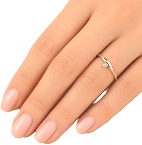 Bague solitaire incurvée en or massif 10K 14K 18K avec diamant de laboratoire rond certifié IGI, pureté VS VVS, couleur DEF, vente en gros - Product Image 2