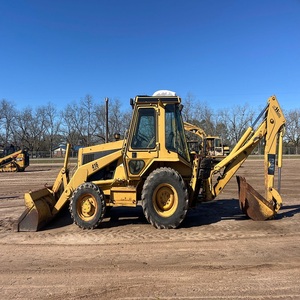 Chargeuse-pelleteuse Caterpillar 416 d'occasion de qualité, machine efficace avec une forte capacité de godet pour les travaux routiers, agricoles et les chantiers de construction - Product Image 4